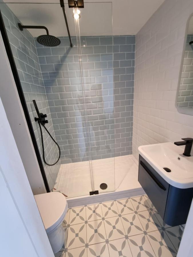 Апартаменты Hightide - 2 Bed With Parking, Balcony & Sea View. Суонидж Экстерьер фото