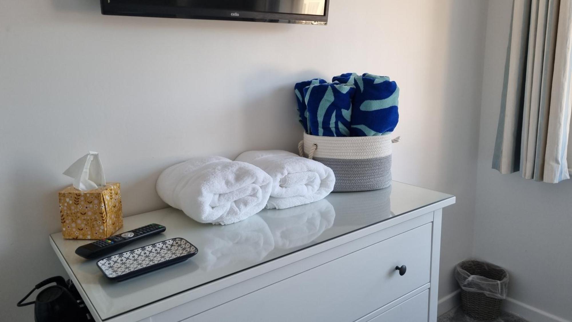 Апартаменты Hightide - 2 Bed With Parking, Balcony & Sea View. Суонидж Экстерьер фото